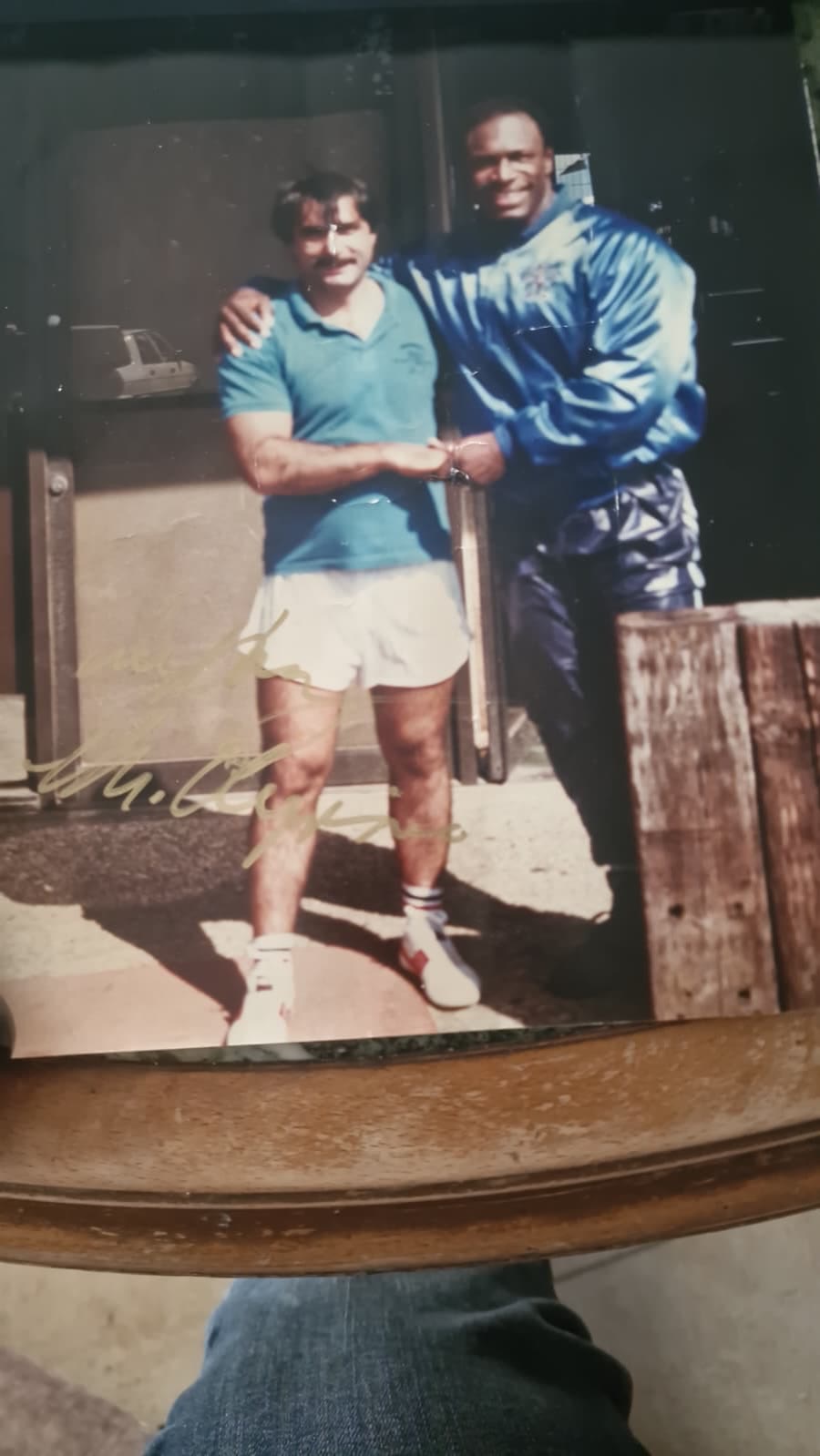 Mit Box-Legende Sugar Ray Leonard, signiert
