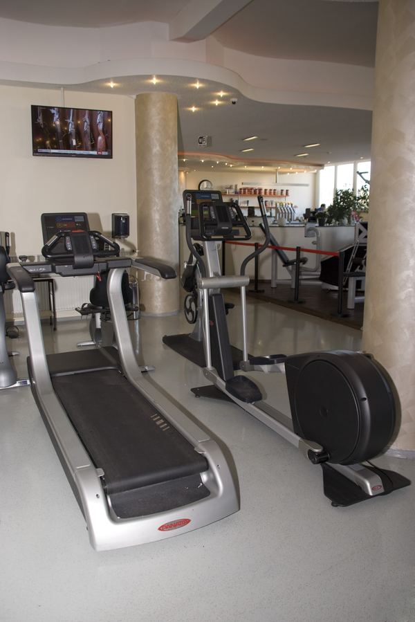 Cardio mit Laufband und Crosstrainer