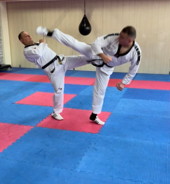 Taekwondo Sparring Doppelkick
