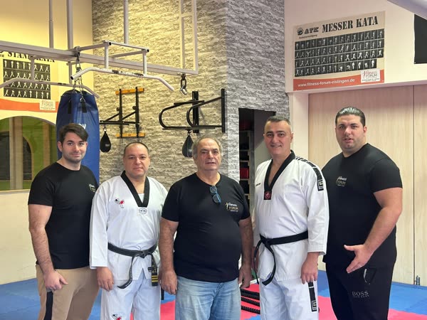 Trainer-Team Messer Kata Wand