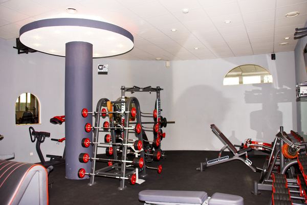 Freihantel-Bereich mit Squat-Rack